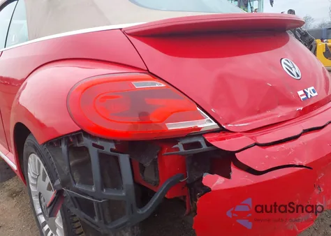 2015 Volkswagen Beetle 1.8T z USA, uszkodzony, nr VIN 3VW517AT9FM802960